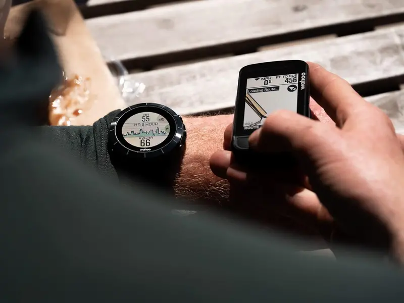 V2 GPS Cycling Computer – Compact Black Display with Advanced Ride Metrics and Real-Time Performance Tracking